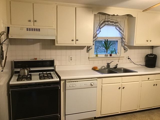 2 Zephyr, Yarmouth, MA 02675