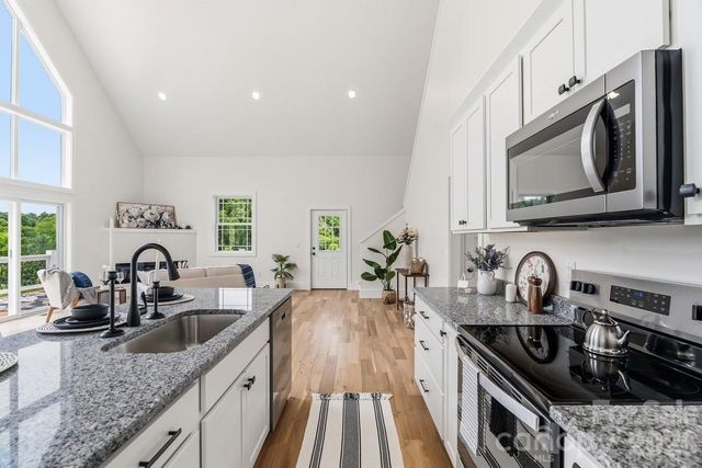49 Grace Court, Mars Hill, NC 28754