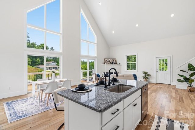 49 Grace Court, Mars Hill, NC 28754