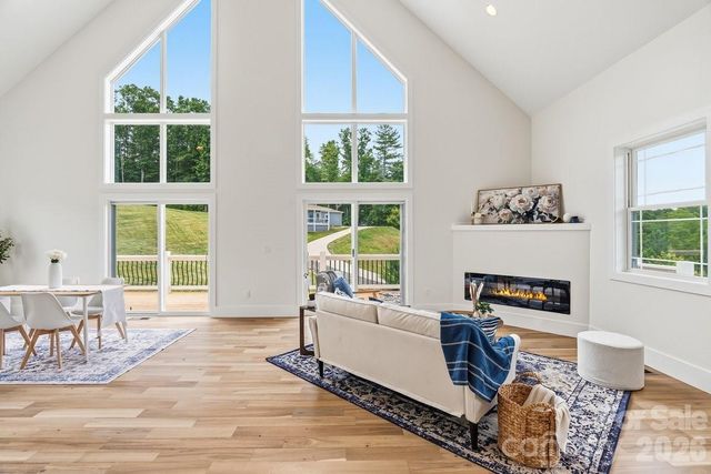 49 Grace Court, Mars Hill, NC 28754