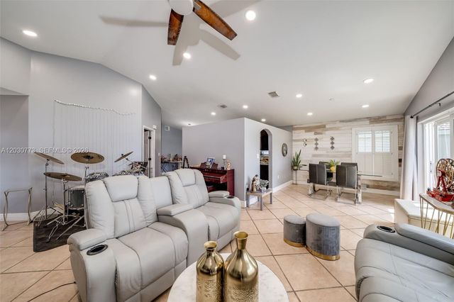 1901 NW 180th Way, Pembroke Pines, FL 33029