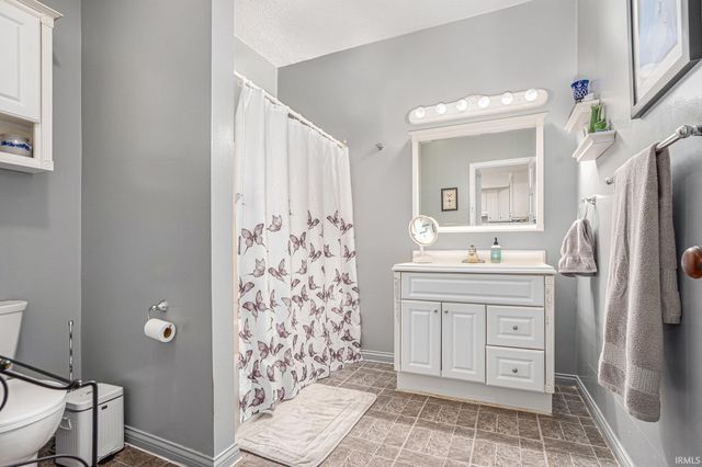 3941 E Lincolnway, Mishawaka, IN 46544