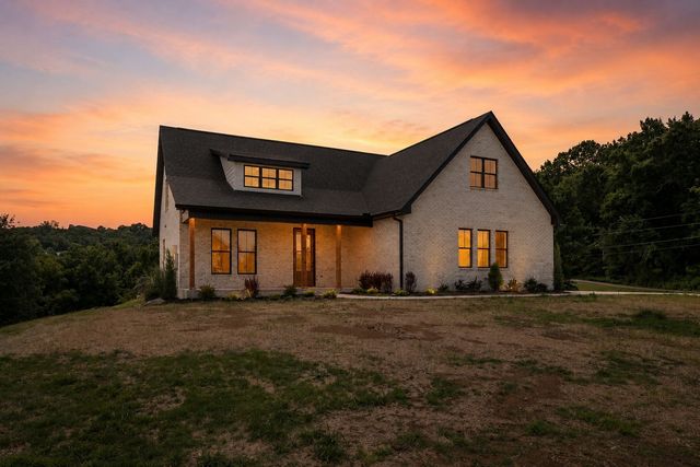 28 Houston Hills Dr, Woodbury, TN 37190