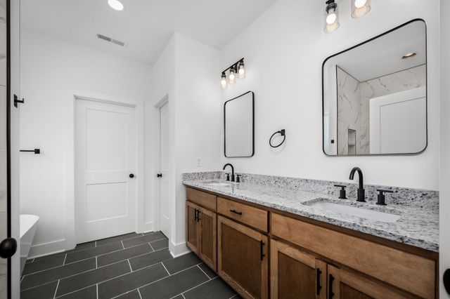28 Houston Hills Dr, Woodbury, TN 37190
