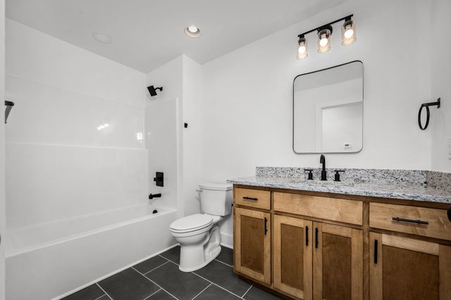 28 Houston Hills Dr, Woodbury, TN 37190