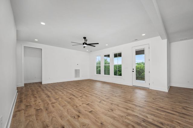 28 Houston Hills Dr, Woodbury, TN 37190