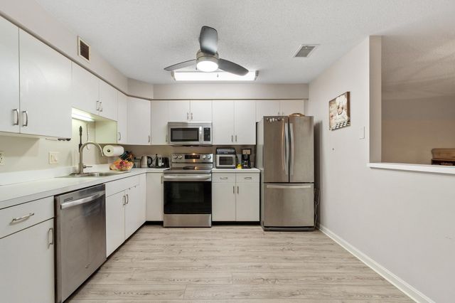 28 America Way 3, Salem, MA 01970