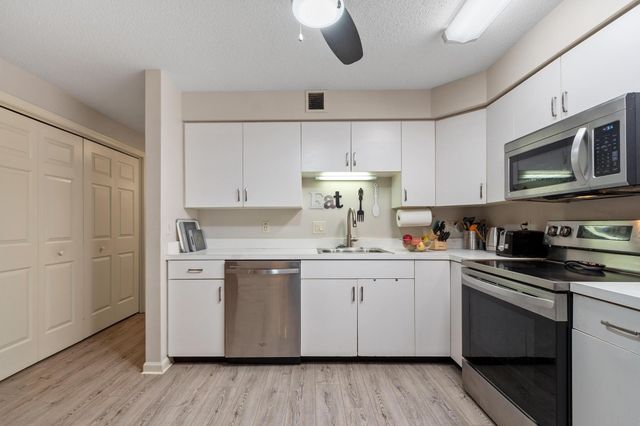 28 America Way 3, Salem, MA 01970