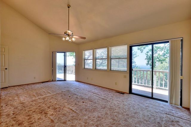 12825 Mierkey Rd, Pine Grove, CA 95665