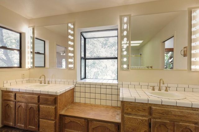 12825 Mierkey Rd, Pine Grove, CA 95665