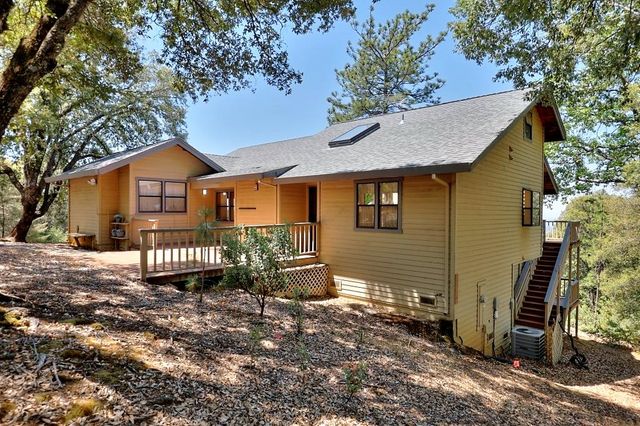 12825 Mierkey Rd, Pine Grove, CA 95665