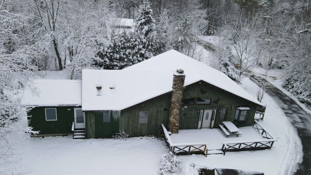 86 Jersey Drive, Lake Placid, NY 12946