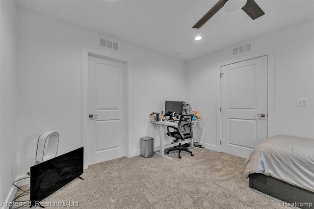 5264 Cooley Lake Road, Waterford, MI 48327