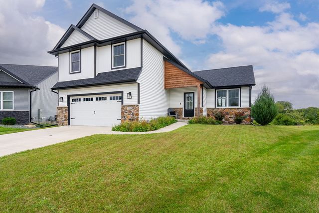 1217 W 64th Street, Davenport, IA 52806