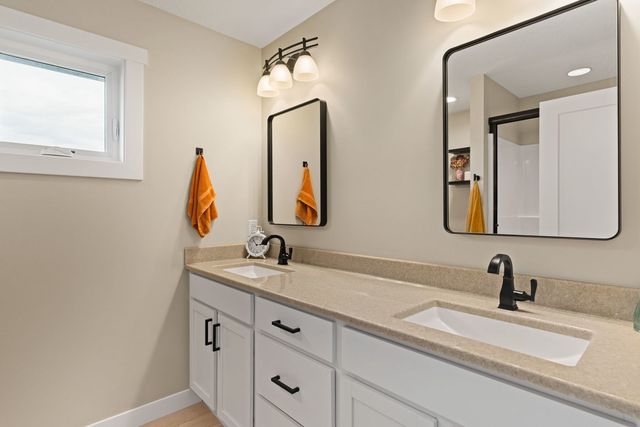 1217 W 64th Street, Davenport, IA 52806