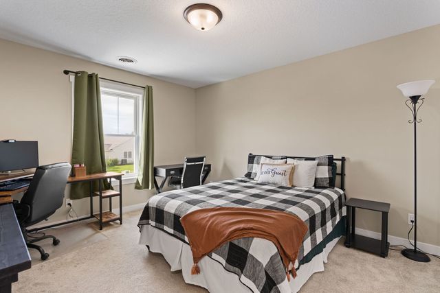 1217 W 64th Street, Davenport, IA 52806