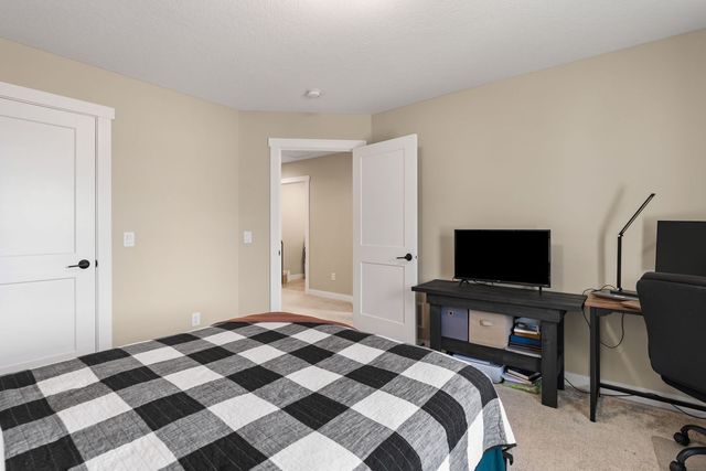 1217 W 64th Street, Davenport, IA 52806