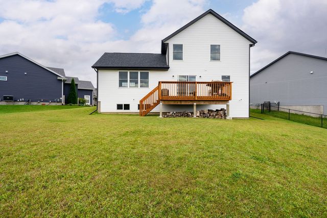 1217 W 64th Street, Davenport, IA 52806