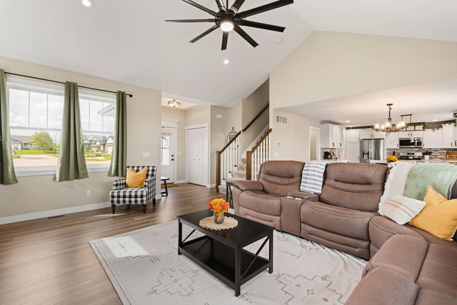 1217 W 64th Street, Davenport, IA 52806