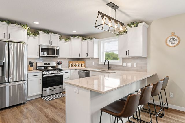 1217 W 64th Street, Davenport, IA 52806