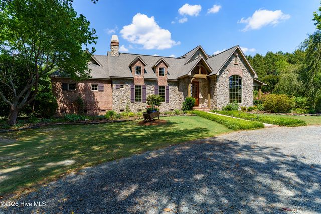 235 Griffin Lake Road, Vass, NC 28394