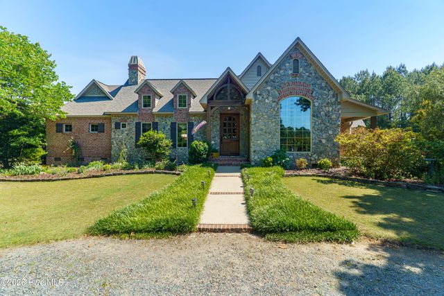 235 Griffin Lake Road, Vass, NC 28394