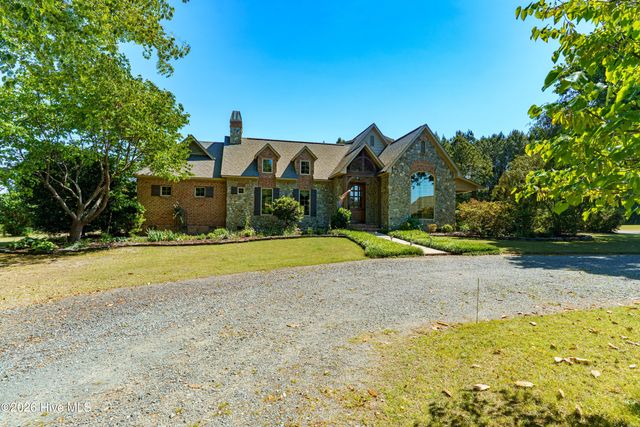 235 Griffin Lake Road, Vass, NC 28394