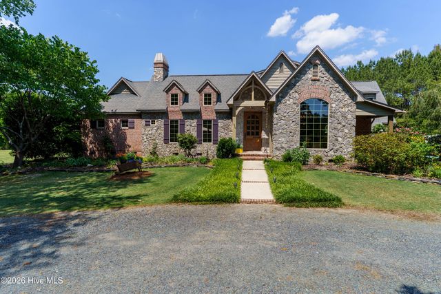 235 Griffin Lake Road, Vass, NC 28394