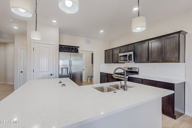 516 LOGWOOD Avenue, Canutillo, TX 79835