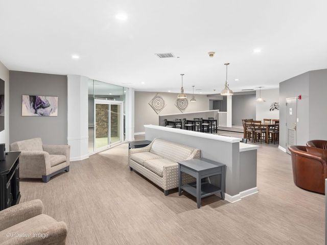 120 Lakeview Drive 417, Bloomingdale, IL 60108