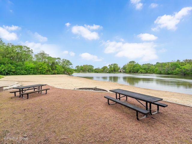 120 Lakeview Drive 417, Bloomingdale, IL 60108