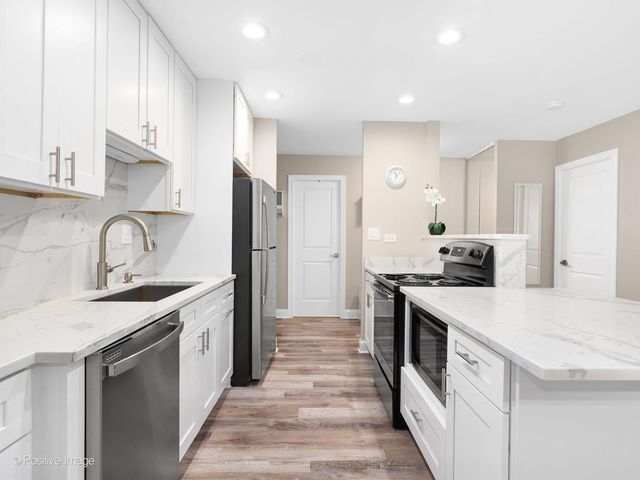 120 Lakeview Drive 417, Bloomingdale, IL 60108