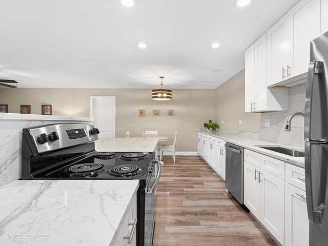 120 Lakeview Drive 417, Bloomingdale, IL 60108