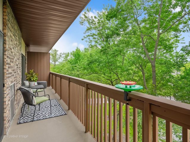 120 Lakeview Drive 417, Bloomingdale, IL 60108