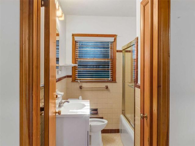 2560 Wood Valley Drive, East Point, GA 30344