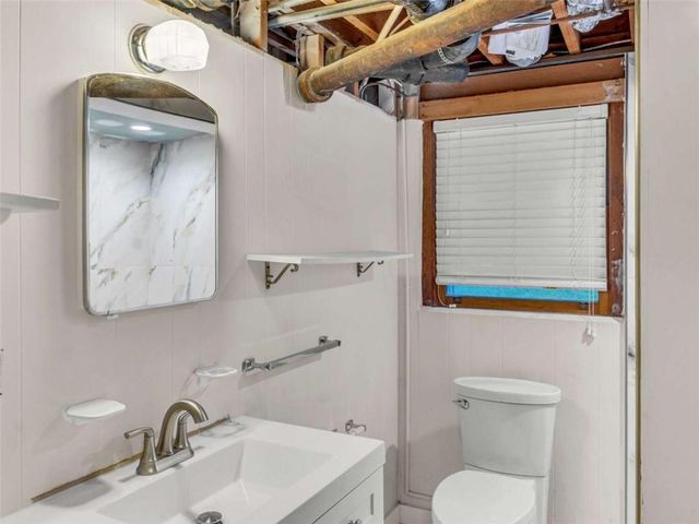 2560 Wood Valley Drive, East Point, GA 30344
