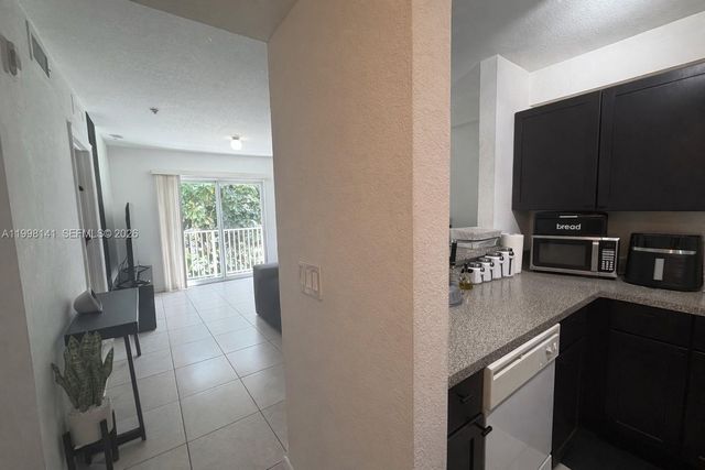 2536 NW 24th St 3F, Miami, FL 33142