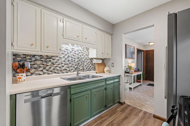 239 Highwood Drive, Chaska, MN 55318