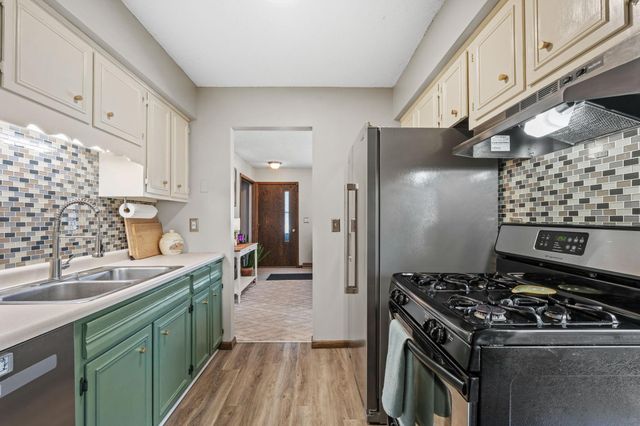 239 Highwood Drive, Chaska, MN 55318