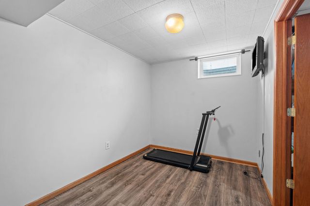 239 Highwood Drive, Chaska, MN 55318