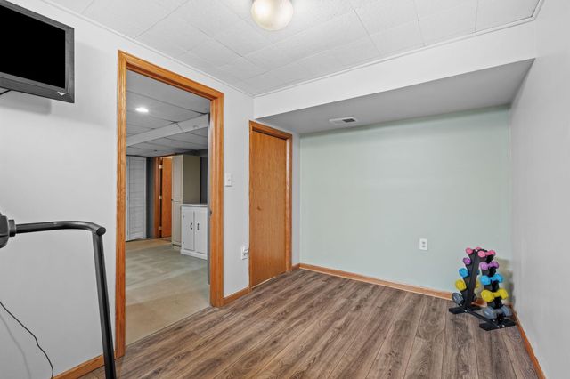 239 Highwood Drive, Chaska, MN 55318