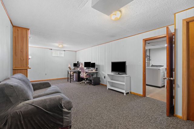 239 Highwood Drive, Chaska, MN 55318