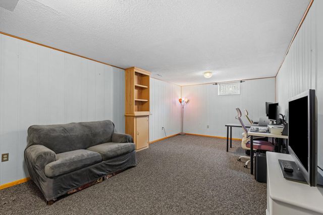 239 Highwood Drive, Chaska, MN 55318