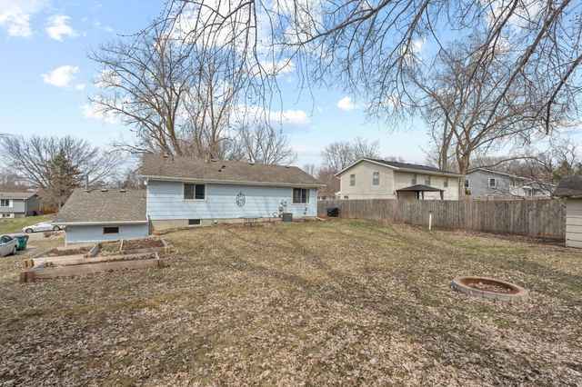 239 Highwood Drive, Chaska, MN 55318