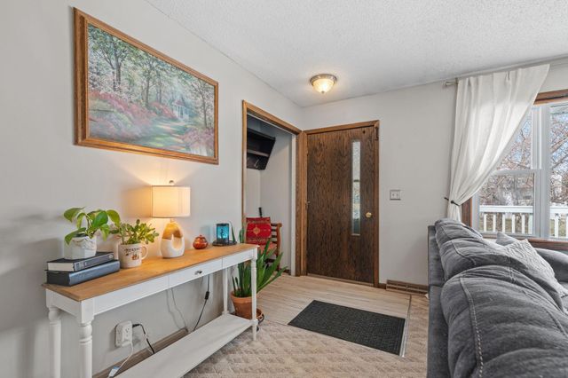 239 Highwood Drive, Chaska, MN 55318