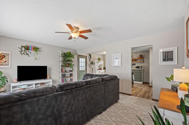 239 Highwood Drive, Chaska, MN 55318