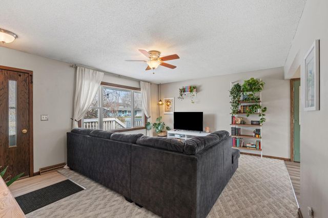 239 Highwood Drive, Chaska, MN 55318