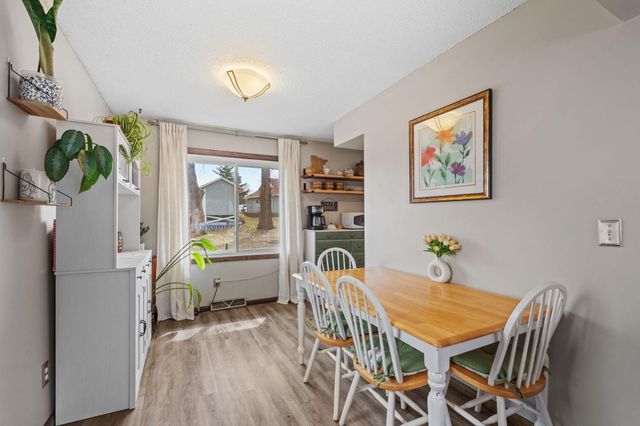 239 Highwood Drive, Chaska, MN 55318