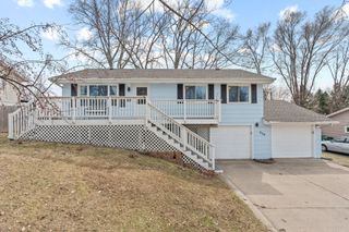 239 Highwood Drive, Chaska, MN 55318