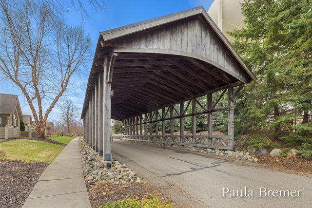 856 Bridge Crest Drive SE, Ada, MI 49301